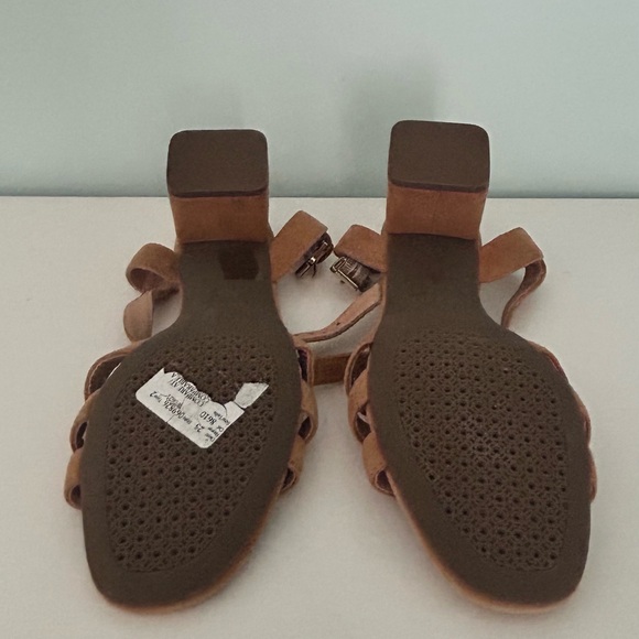New Geox Tan Suede Block Heel Sandals - Picture 5 of 5